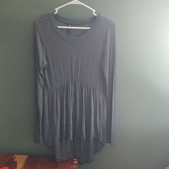 Gray Shirt - Picture 1 of 2